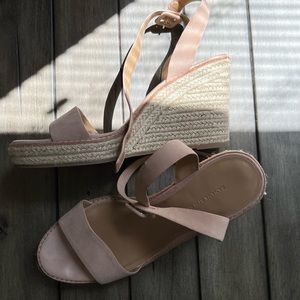 Banana Republic Suede Wedge Heels. Excellent Condition!😍